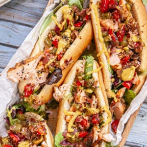Honig-Senf-Hotdog mit Lachsstreifen