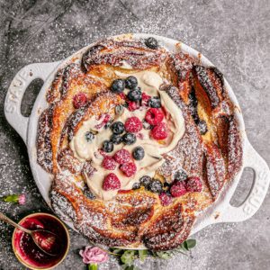 Gebackener Himbeer-Brioche-French-Toast